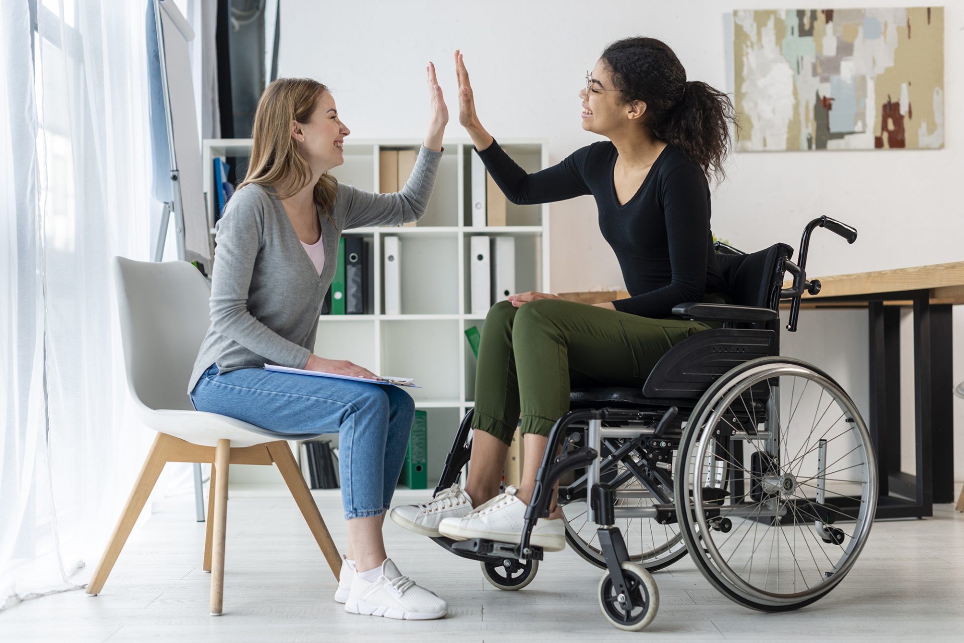 support Vietnamese support worker help their clients in australia